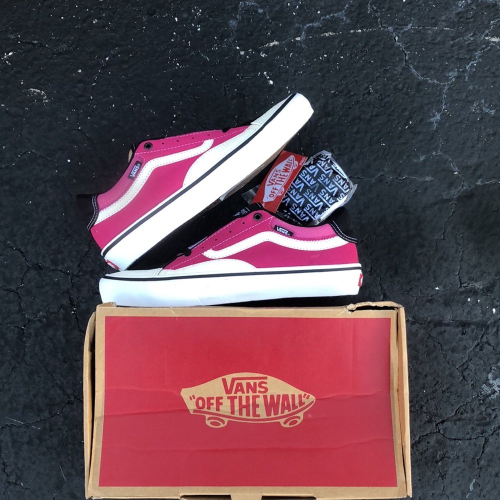 NWT BRAND NEW Vans TNT Advanced Prototype Black/Magenta/White